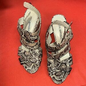 Via Spiga Italy leather brown/cream lizard print platform heel. 7 1/2. Excellent